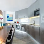 Holiday Apartment With Sea Views In Puerto Banus