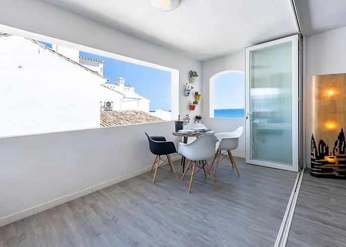 Holiday Apartment With Sea Views In Puerto Banus