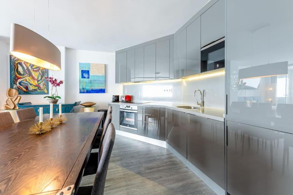 With Sea Views In Puerto Banus Apartment
