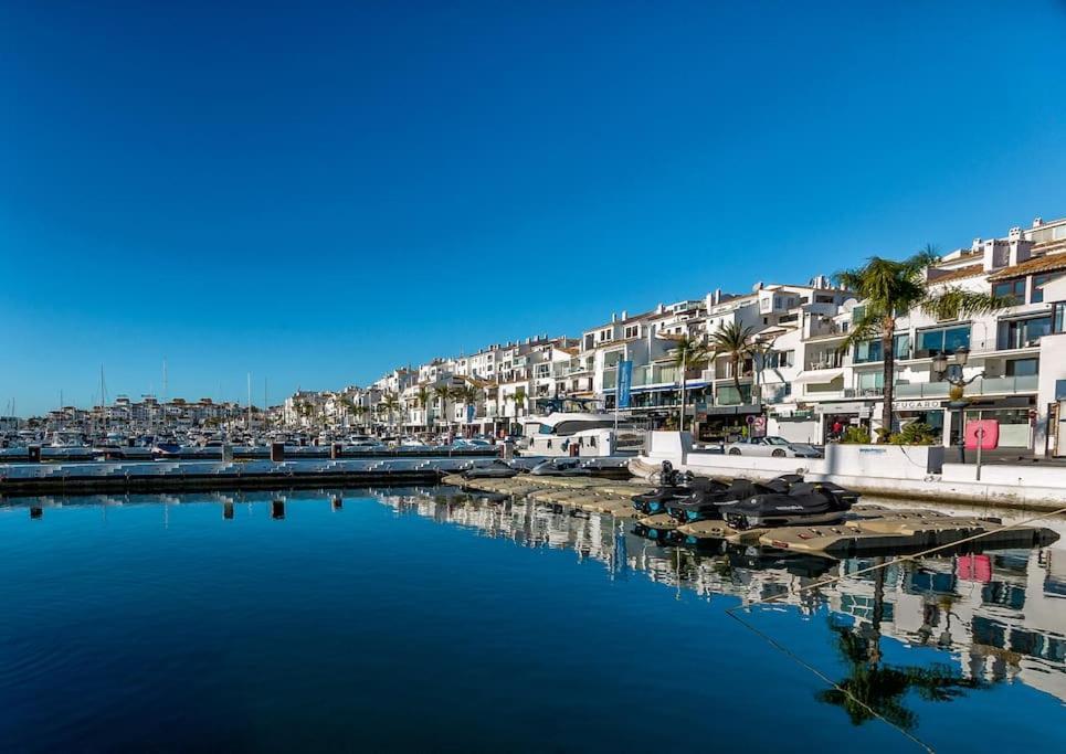 Apartment With Sea Views In Puerto Banus