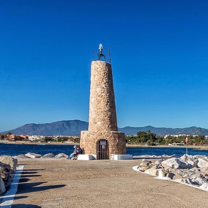 Apartment With Sea Views In Puerto Banus *