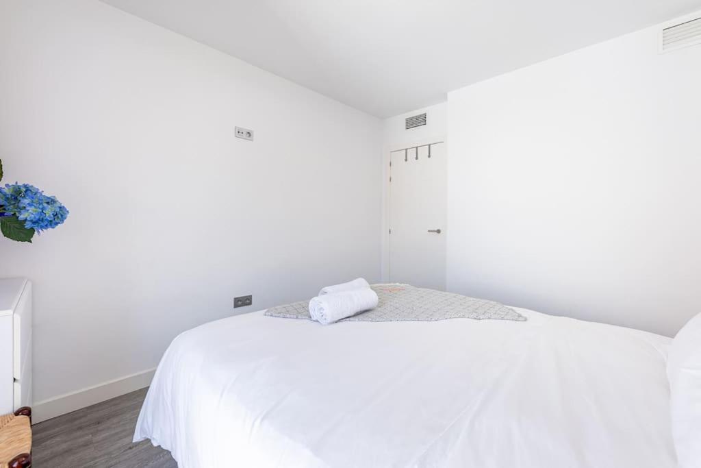 Apartment With Sea Views In Puerto Banus Marbella