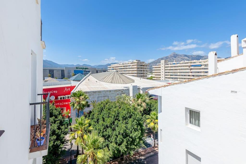With Sea Views In Puerto Banus Apartment *