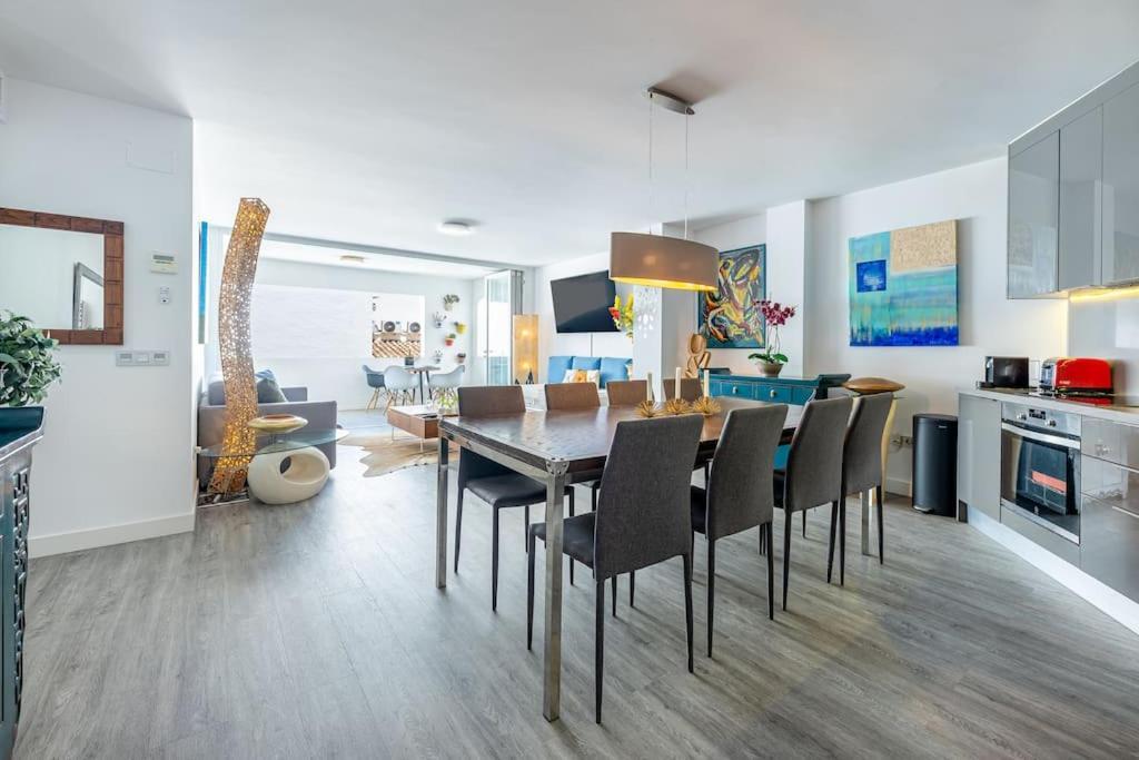 Apartment With Sea Views In Puerto Banus *
