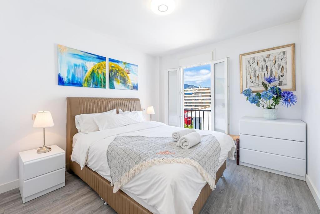 Apartment With Sea Views In Puerto Banus Marbella